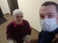 В это не простое время волонтеры Общественной палаты, в рамках благотворительности, дарят пенсионерам Пасхальные куличи.