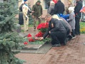 Возложение цветов к памятнику погибших воинов