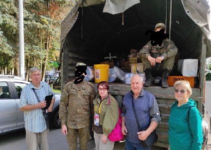 Общественники помогают