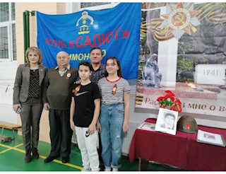 Общественники участвуют в акции "Вахта памяти"
