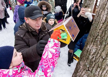 Акция "Поможем зимующим птицам"