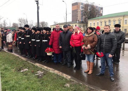 Члены Общественной палаты приняли участие в возложении венков и цветов к памятнику "Воина-освободителя"