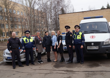 Общественники и полицейские сдали кровь