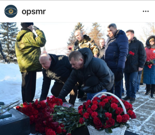 Возложение цветов к памятнику "Воина-интернационалиста"