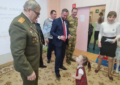 Малышей познакомили с профессией "Защитник"
